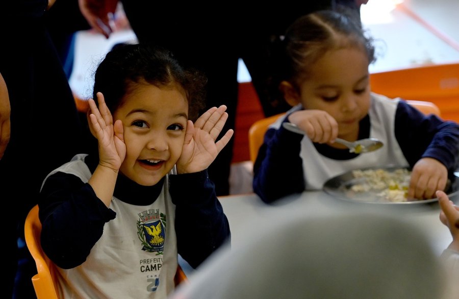 De hambúrguer caseiro a pavê de limão: escolas têm refeições especiais para a Semana das Crianças