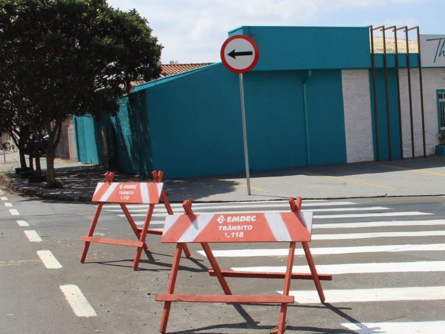 Trecho da rua Maestro Agide Azzoni, na Chácara da Barra, será fechado ao tráfego para remoção de grua