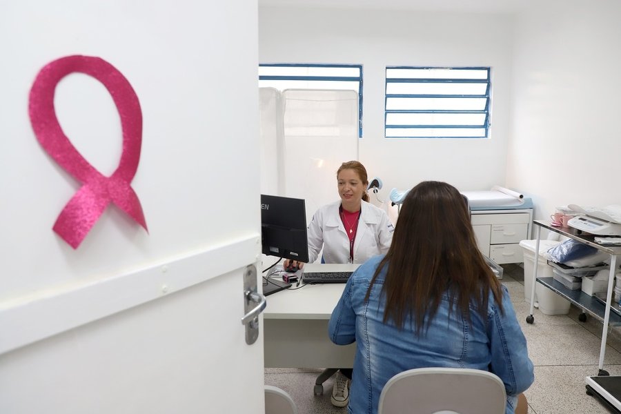 Outubro Rosa: ações de cuidado à mulher são ampliadas em Centros de Saúde